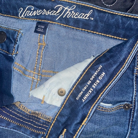 Universal Thread jeans - Picture 2 of 8